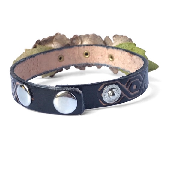 1 LEFT! Genuine Leather Handmade Handcrafted Mini Floral Bracelet - Picture 4 of 4